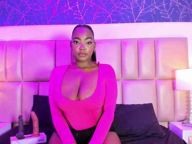 ReinaMiah webcam