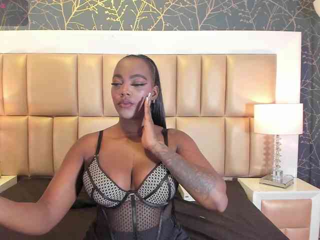 ReinaMiah webcam