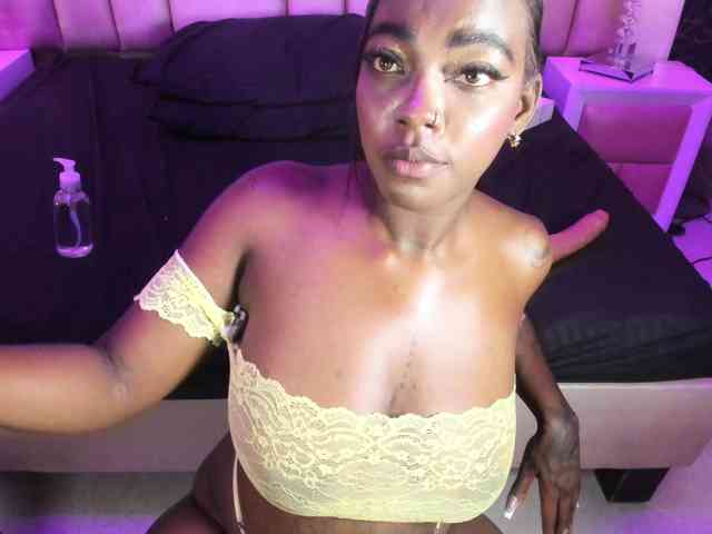 ReinaMiah webcam