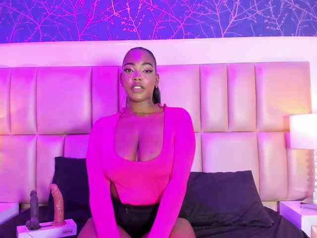 ReinaMiah webcam
