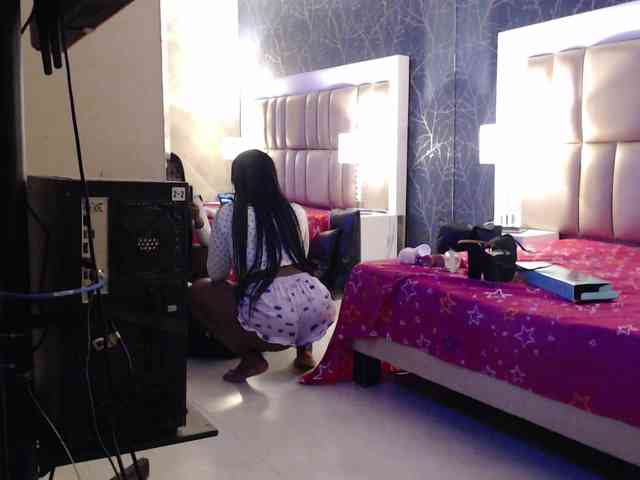ReinaMiah webcam
