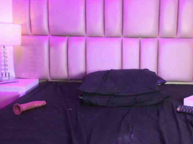 ReinaMiah webcam