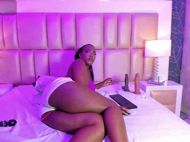 ReinaMiah webcam