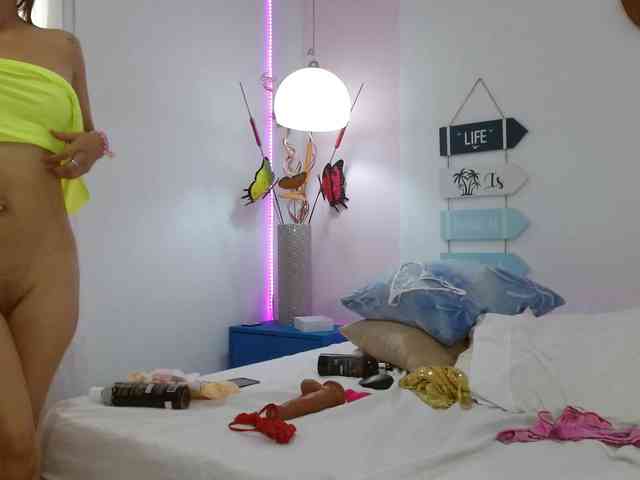 AriaValen webcam