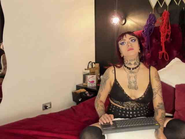 UrsulaBeaumont webcam