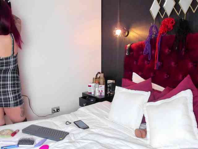 UrsulaBeaumont webcam