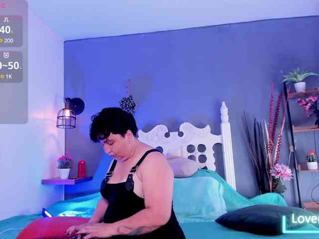 Lady-Madison webcam