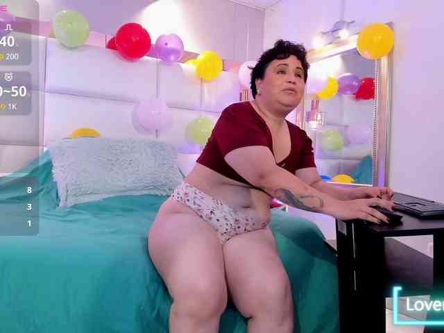 Lady-Madison webcam