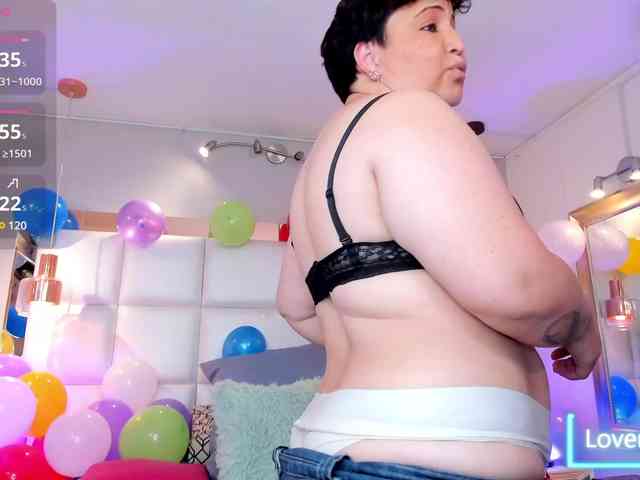Lady-Madison webcam