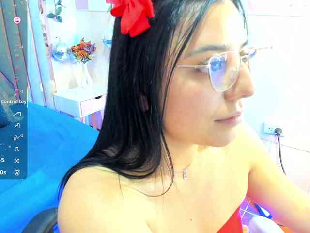 jazmin-white webcam