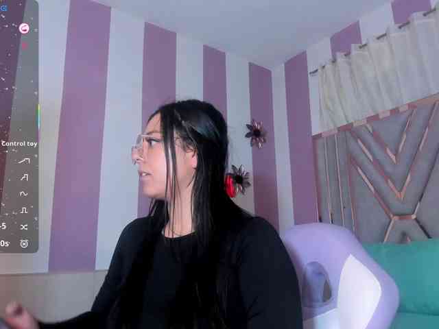 jazmin-white webcam
