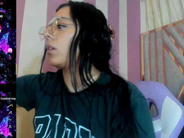 jazmin-white webcam