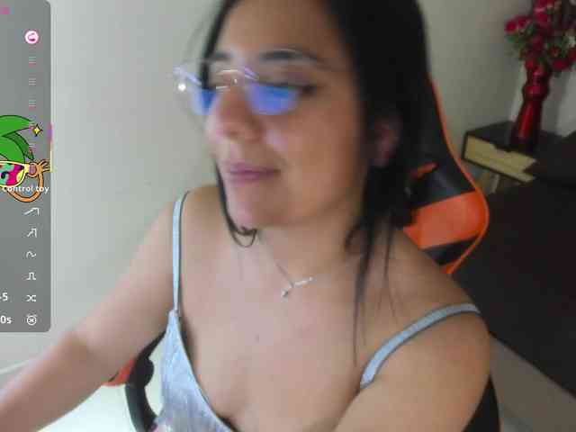 jazmin-white webcam