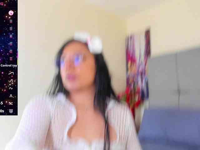 jazmin-white webcam