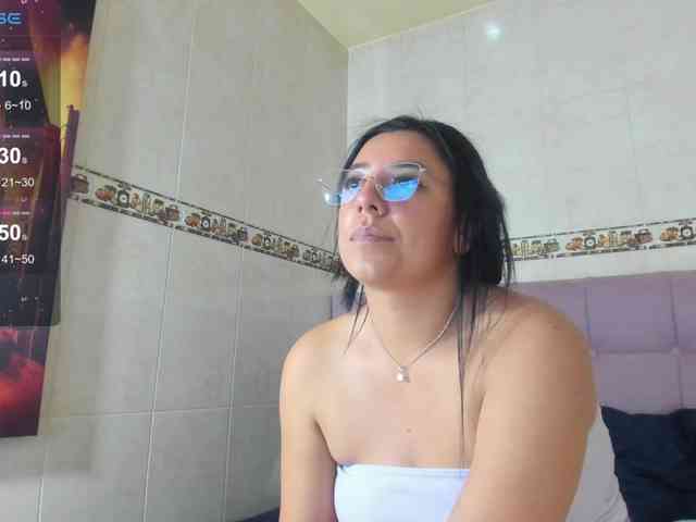 jazmin-white webcam