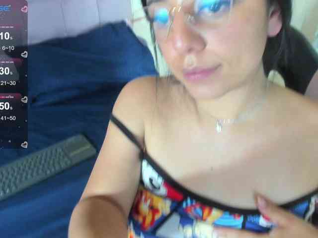 jazmin-white webcam