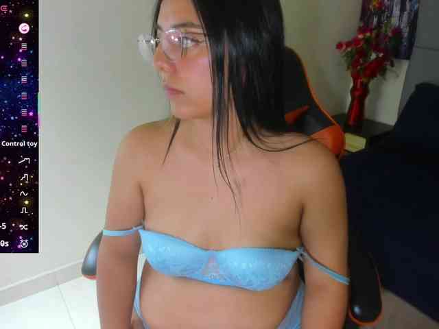 jazmin-white webcam