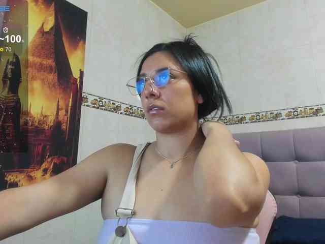jazmin-white webcam