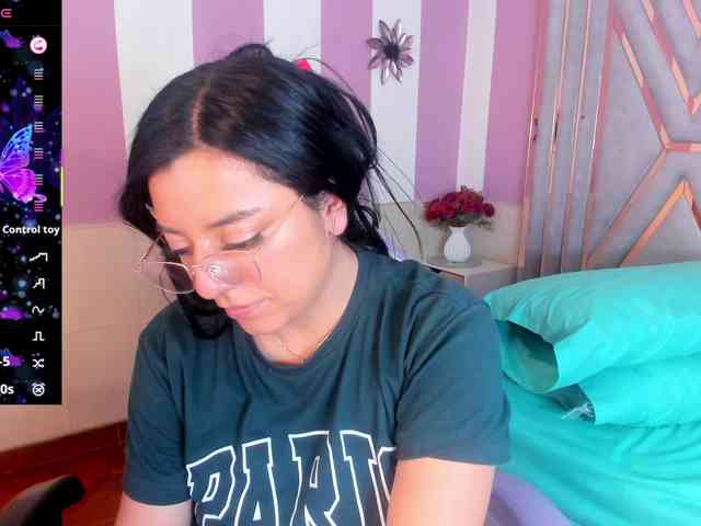 jazmin-white webcam