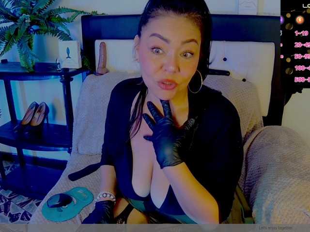 Mommy-pervert's BongaCams show and profile