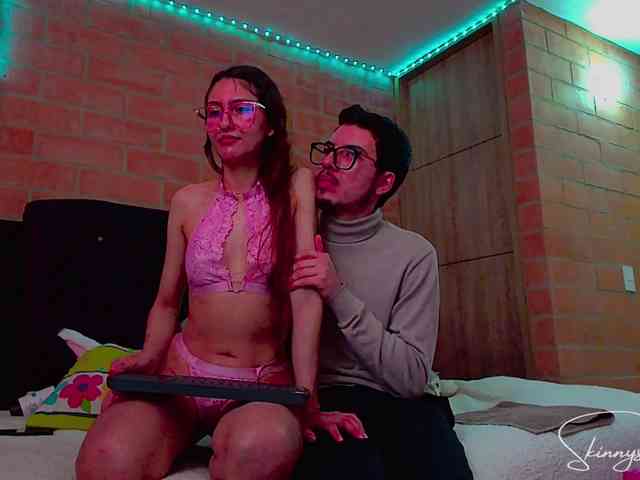 SkinnysCouple webcam
