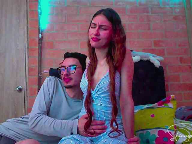 SkinnysCouple webcam