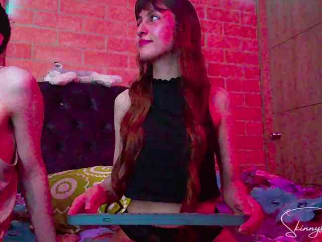 SkinnysCouple webcam