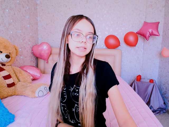 le modèle LollyPolly est en webcam porno dans un show sur le site bongacams, il possède les tags suivants: White/Caucasian,Blonde,Shaved