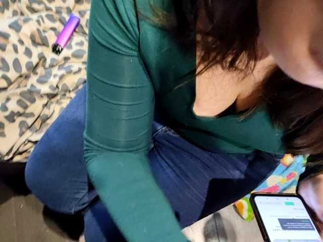 Karinasky's BongaCams show and profile