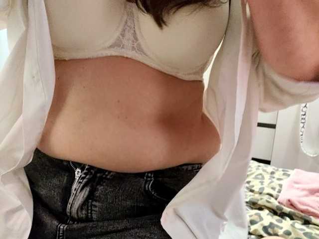 Karinasky's BongaCams show and profile