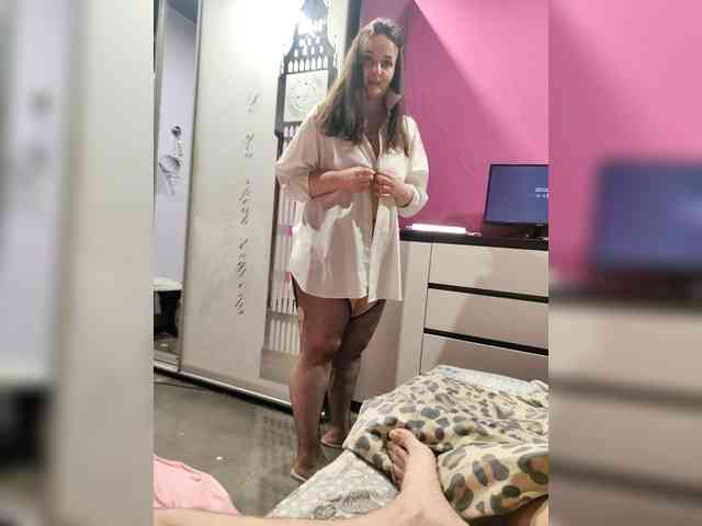 Karinasky Live Webcam on BongaCams