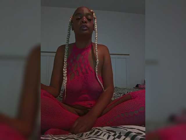 RavenStar webcam bongacams model stream image