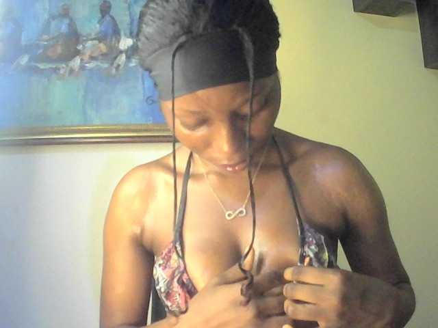 X-rosy webcam bongacams model stream image
