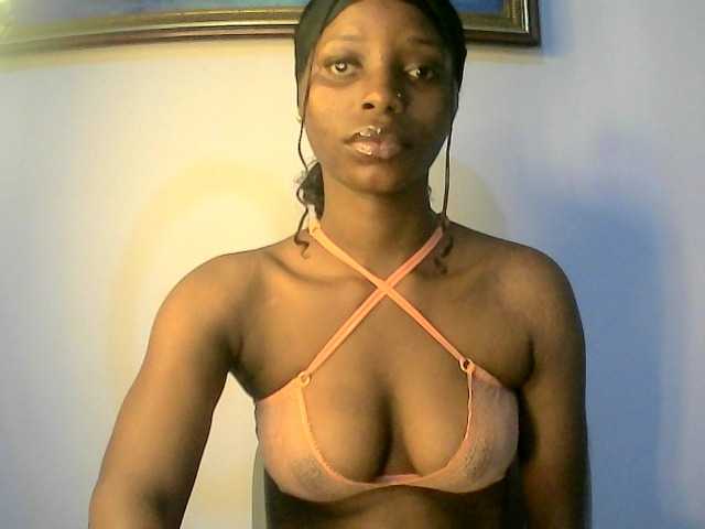 X-rosy webcam bongacams model stream image