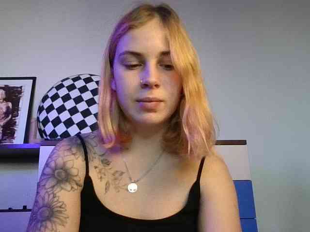AlisMoona webcam