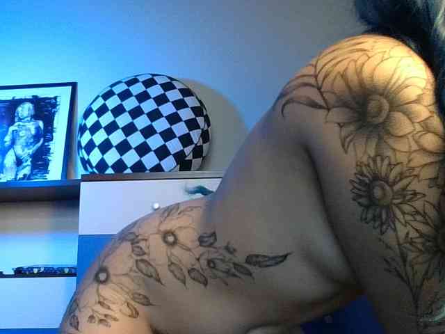 AlisMoona webcam