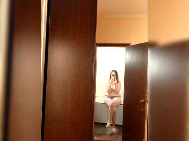 Malika25 webcam