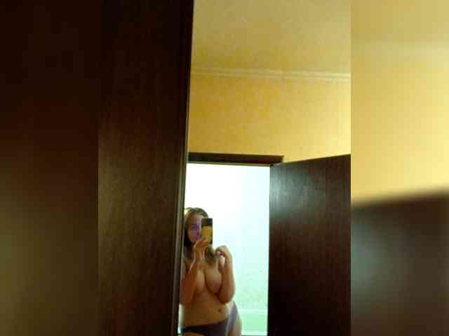 Malika25 webcam
