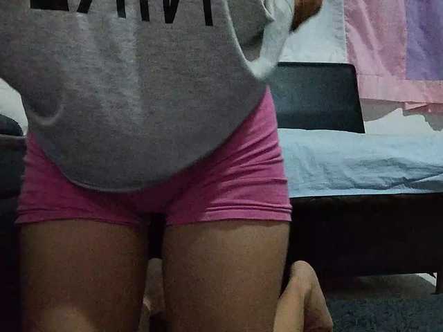 milu_curly webcam bongacams model stream image