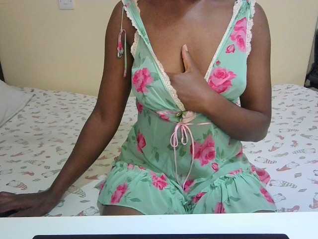 Sexysuzzy12 webcam bongacams model stream image