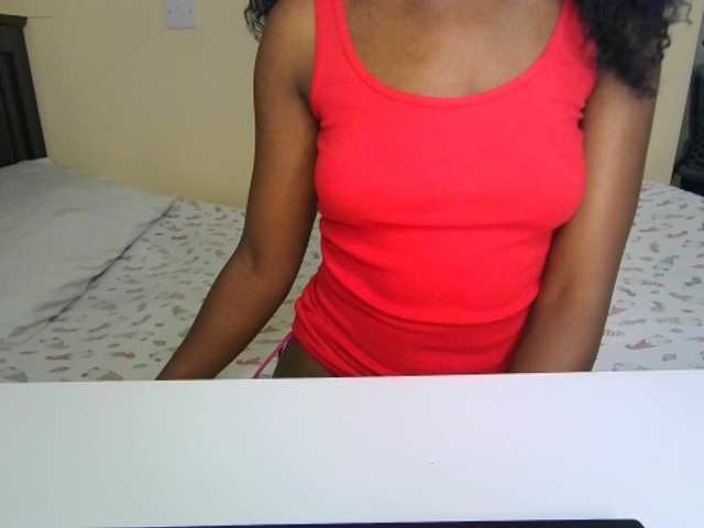 Sexysuzzy12 webcam bongacams model stream image