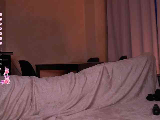 LolaLevvis webcam