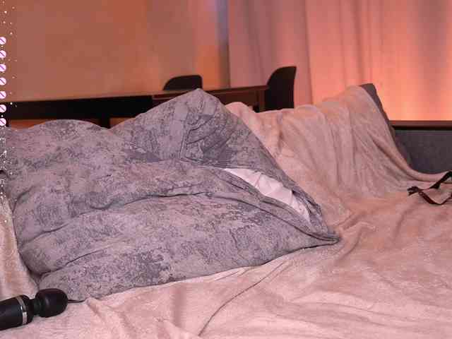 LolaLevvis webcam