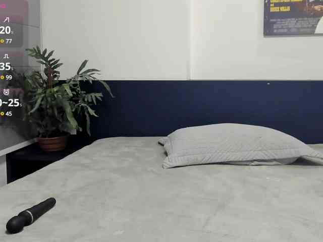 RoxeyMay webcam
