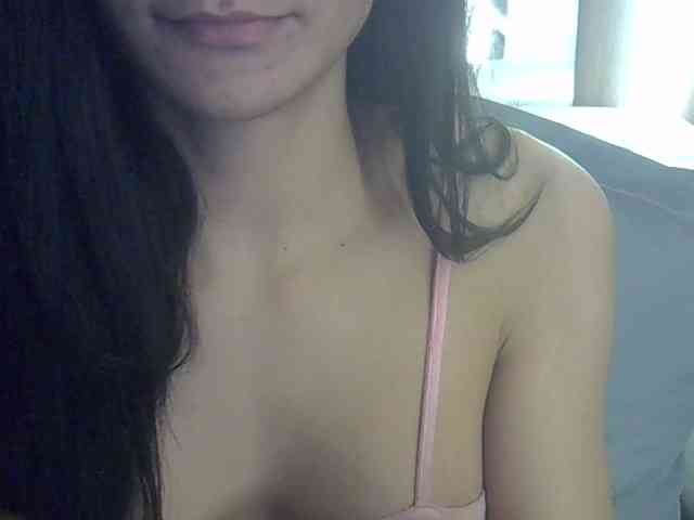 SkinnyKitty Live Webcam on BongaCams