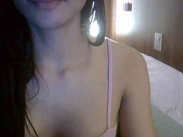 SkinnyKitty Live Webcam on BongaCams