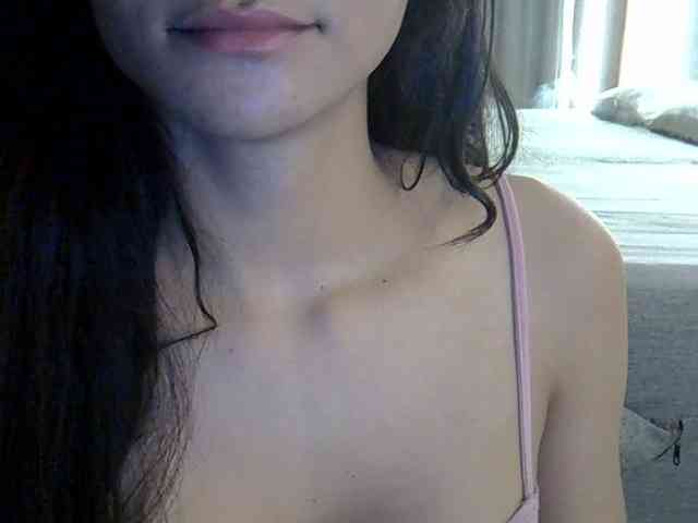 SkinnyKitty Live Webcam on BongaCams