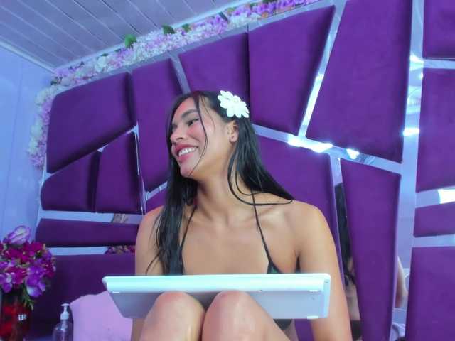 MiaaDavis's BongaCams show and profile