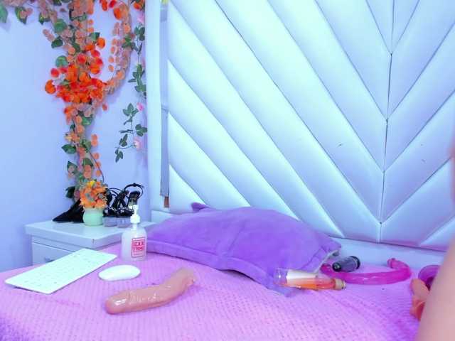 MiaaDavis's BongaCams show and profile