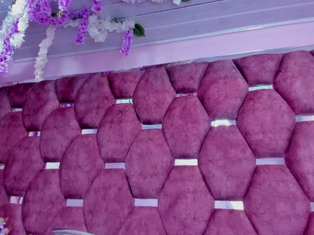 MiaaDavis's BongaCams show and profile